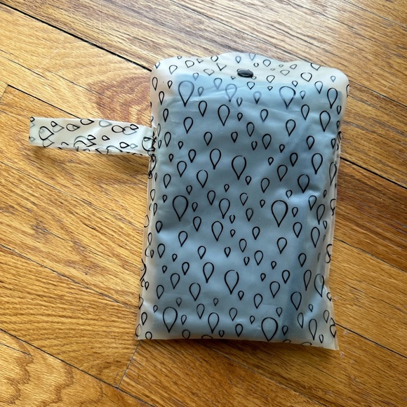 Handbag Raincoat - Picture 2 of 6